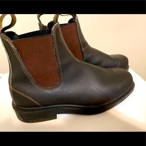 Blundstone Dress Series Chelsea Boot #062
(women's size 9.5/men's size 6.5)